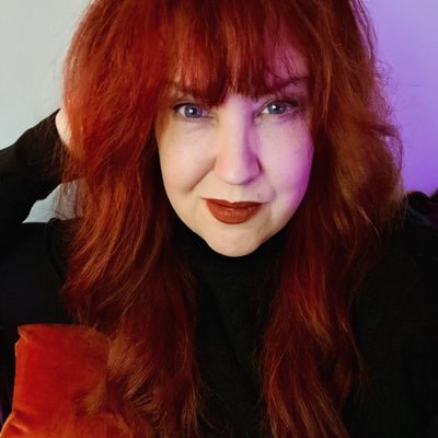 Writer, voice actor, ex-showgirl. Redhead. Bon vivant. I make a secret radio show.she/her/Red https://t.co/g7vhLSq37T