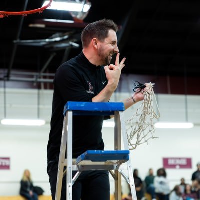 Husband & Father. Rebound for some hoopers while owning DR1VEN Training. Chaperone some hoopers while chewing on a pen with @STABHoops.