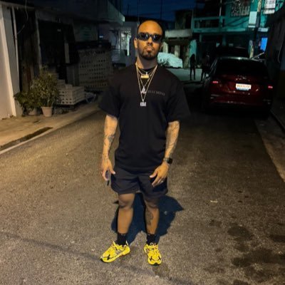 NegroPuentes's profile picture. Typing ....9️⃣3️⃣