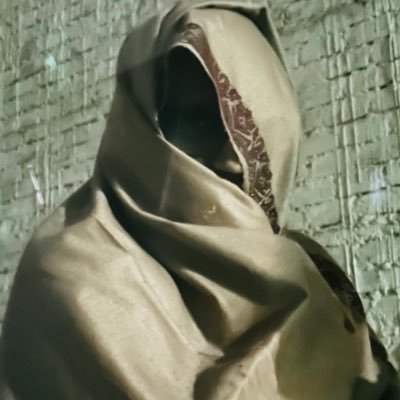 Agyaani_'s profile picture. “significantly insignificant corporate slave”