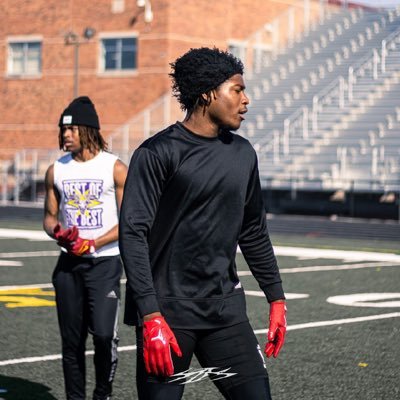 C/O 25 6’1 210 LB/ATH at JWHS https://t.co/QmIOkLMkjB Hybrid ATH Transferd from North Dallas high school to Joliet west High: NCAA ID#2212743443