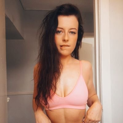 🇮🇪 Qualified PT 🏋️
🎹 Musician 🎸
🚗Car girl 
🎮Gamer
IG @clarabella_dublin
Yes i do OF and I love chatting with my incredible fans ❤️