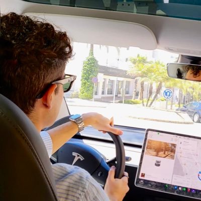 genZmodel3's profile picture. petrolhead turned electrobro ⚡️