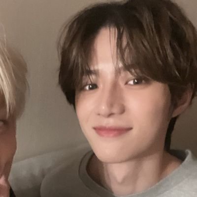 etighnari's profile picture. 🧸 I speak in ✨ memes ✨