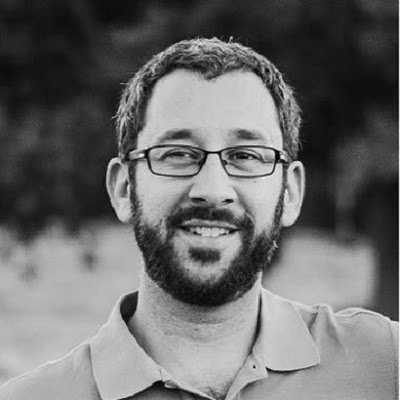 Pai a tempo inteiro / Músico amador. Empresário de Floresta, Geografia e Conservação