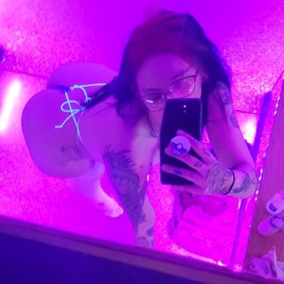 𝔫𝔰𝔣𝔴 🔞 she/her
♏️🌞 ♍️🌙 ♓️⬆️
ink addict, weeb, thicc
stripper & content creator
$thembubbles