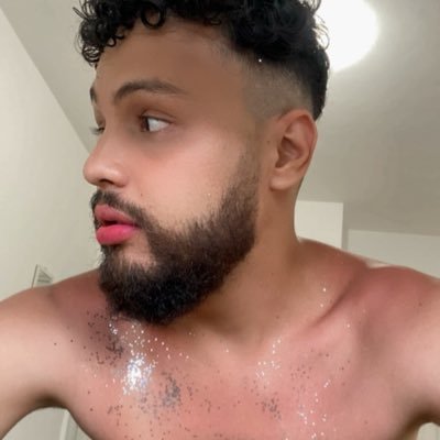 POR AQUI VEJO NUDES E FALO BESTEIRA SOBRE A VIDA. TBM FAÇO ALGUMAS MODAS E REDES SOCIAIS