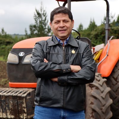 🧑‍🌾 Agricultor
🎓 Ing. Agrónomo de @EAPZamorano
🤝 Ministro de @AgriculturaEc en #ElNuevoEcuador
🇪🇨 