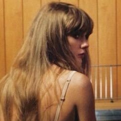 layssssgo's profile picture. white jeans & guitar songs