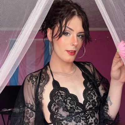 28. trans mommy. backup account for @logancakesxxx 😘