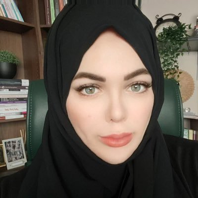 أحلم بإسلام يمشي على الأرض لا في الفيسبوك ويُغرد في سماء بلادي لا فوق شجر تويتر،أحلم بك تُقدم النُصح بذوق،تسعى للعدل،تنتمي للحق أينما كان/تصنيفي صعب!