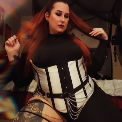 curvykarabear Profile Picture