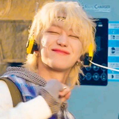ENG | Posts mostly Kpop!! | INTP (basically inactive oops) https://t.co/cnvZRHErK2 (Will do anything for @apex5_official ❤️) LAM/Apex Live Archive⬇️
