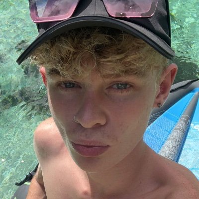 1,000+ Nudes on my onlyfans 🥵 💵 Cashapp: kybo131 https://t.co/s2oIgn2P9Z