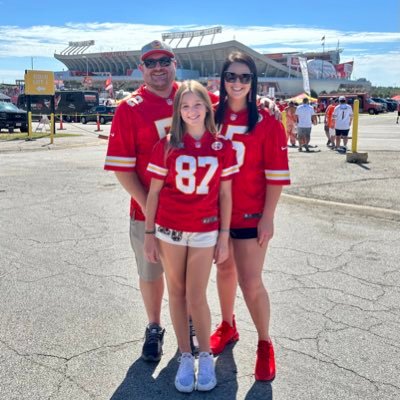 Dog Mom, Aunt to my favorite little humans, Chiefs Fan and lake lover! ♥️