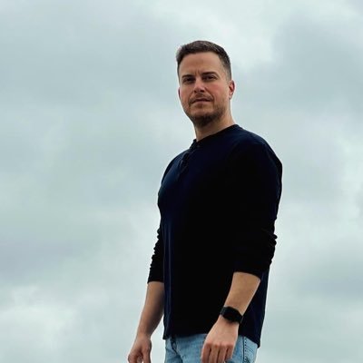 Technology and politics - gaming and vr/ar enthusiast - photography.