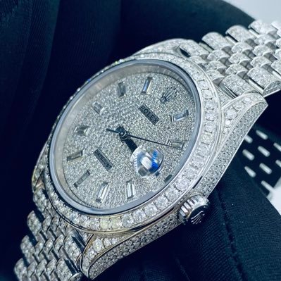 Jewelry & Watch Expert: We can create customized jewelry and watches! We can also offer 100% verified new, unworn, original and authentic watches and jewelry.🤝