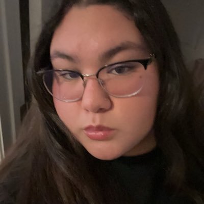 zoeyestradaa_'s profile picture. 
