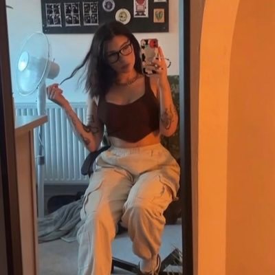 phoebekroll's profile picture. 24