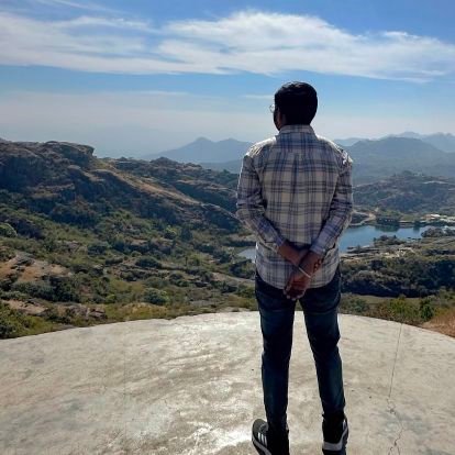 Madhav__patel__'s profile picture. Blockchain learner 🔗 | Engineering student (2021'-25')|  Front-End developer🖥