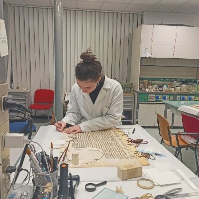 #Books, #paper, #parchment and #photographs conservator 📜✨
🔮 Restoration service
💡 Helping the past to live in the present
🌈 IG: @ab_conservation