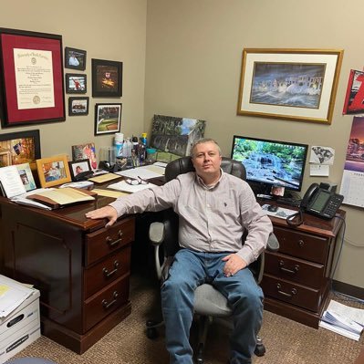 Legal asst ToddEllisLaw & statistician for Gamecock Radio Network. @UofSC & @ajhsvols alum. Sports Collector. Opinions are my own. kershawscorner on Instagram.