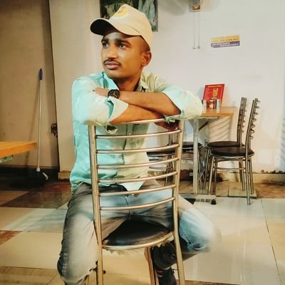मुझे थोड़ी मालूम था
तेरा प्यार इस कदर लाचार कर देगा।
दिल जानता है कि वो👩 दुर है,
फिर भी प्यार करता है
😔😔