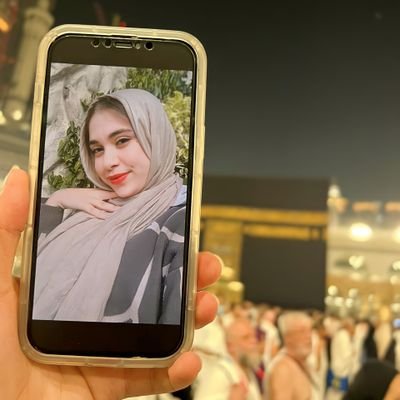 ورُبّما القارئ يُصلّى ع النبى فيُزيدنى درجة ... ويُزيدُه' درجآت🤍