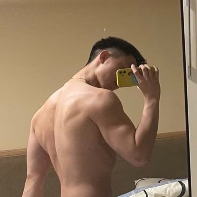 🔞努力增肌的ISFJ0.5拳互👊(不是M) 分享生活的另一面。on prep ~喜歡🍑、🍆 ~ 發肌肉照/大雞照 感興趣會回🚪88(沒回請見諒)🍠🎵4519推止推,正常生活是守法公民,不要开低俗玩笑留言