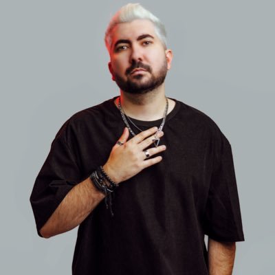 Spanish Deejay/Producer https://t.co/egYo0yt2N4