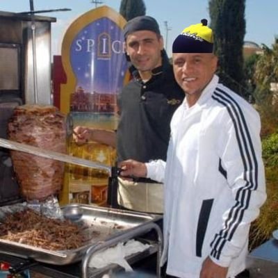 RobertoSntoz's profile picture. fuck the middle east