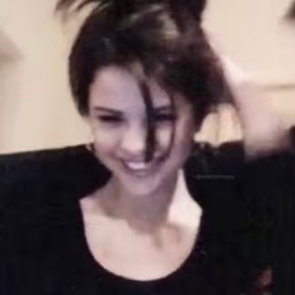 chocob0mbshel's profile picture. 