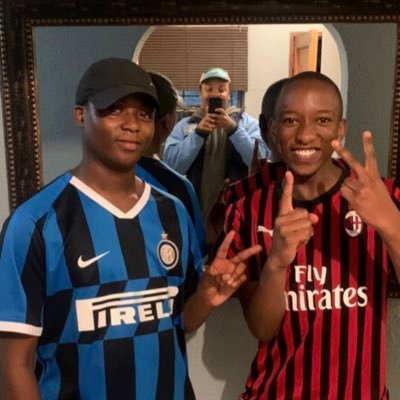 Milan fan ⚫️🔴, hip hop fan🎧