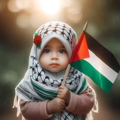 Destruyen nuestras casas porque están llenas de historias. 
- Refaat Alareer. Poeta Palestino.