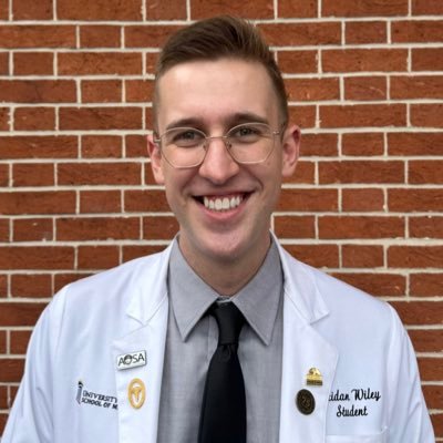 M3 @UMmedschool | previously @WakeForest and @AtriumHealthWFB | interested in vascular surgery and #MedEd | lover of soft pretzels | 🏳️‍🌈