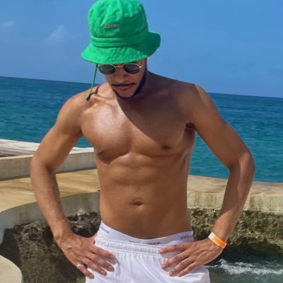 monsterozy's profile picture. born and raised in nyc • NYU'18 •⚔️💗 🏳️‍🌈🇩🇴🇺🇸 he/him 1st follower: @ladygaga 🍉