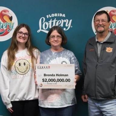 Brenda Holman from Alabama wins $2million powerball jackpot giving back to the society by paying credit cards