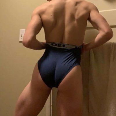 Gay - M. DM’s open for nerds who want to receive their daily dose of wedgies and pantsing 😂