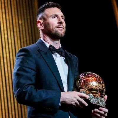 s_loka0's profile picture. *وهــل يــلام قــلبآ تمــادى فــي حــب *ميسي*🌝💚☺️