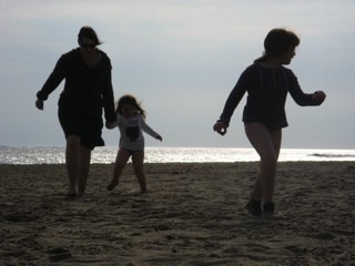 morphingannie's profile picture. director @ morphut - eco small buildings; landscape architect @ Spacescape; creative learning officer at Herefordshire Council; meadow arts education