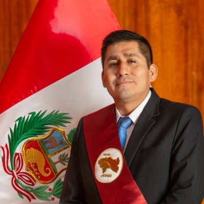 Economista y Gobernador de Junín (2023-2026). Peruano comprometido con la democracia y el desarrollo del país.