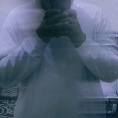 M! isinya gajelas. hobi foto dan edit foto.