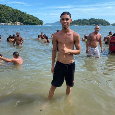 Tem coisa que somente Deus sabe cuidar. Tipo o nosso coração, só Ele entende e sabe o que nos faz bem. ❤️🙏 papai do bryan Lorenzo😍💙