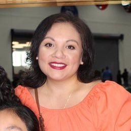 Views are my own✨Back on here since @GenesisG_2028 is here too. Faith 🙏🏽Tejana🌵 Wife🤎 Mom 💐 Higher Ed prof👩🏽💻 music lover 🎶 & literary wanderer 📚