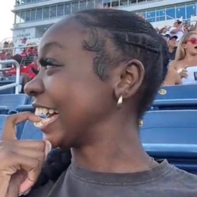 dini_loc's profile picture. 