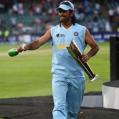 DOCTOR🩺 SPORTS FREAK எங்கெல்லாம் ஒடுக்கப்பட்டவர்களின் இதய துடிப்புகள் கேட்கிறதோ அங்கெல்லாம் என் கால்கள் பயணிக்கும் - தோழர் சே💙