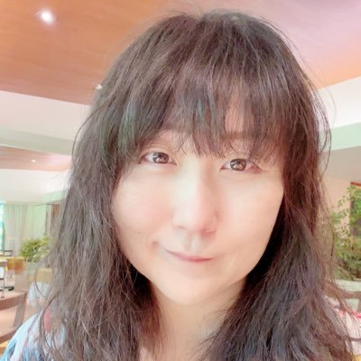 ヒーリング講師暦12年、総ヒーリング人数8万人。生きながらにして生まれ変わり運命を変えるレベルで本質的な覚醒や変容を促す『進化するヒーリングLOVING』を多数開発し提供。読むだけで意識変容するブログもどうぞ♡