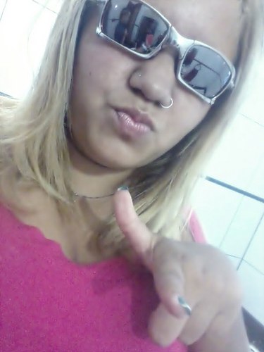 - adolescente estranha e fora do padrão,não tente me entender (y)
               aah Pecadoraaaaaa ' *--------*