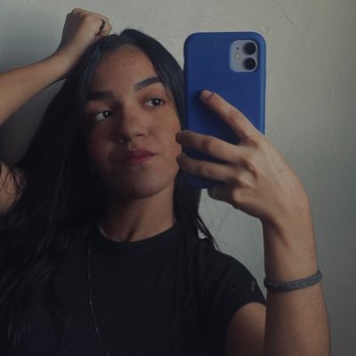 _deborasamara's profile picture. Uma relação de amor e ódio com programação