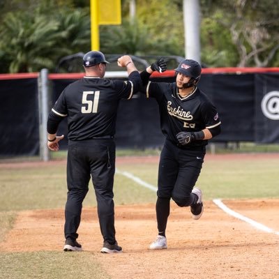 🇩🇴 Erskine baseball⚾️ 6’4” 230 1B.